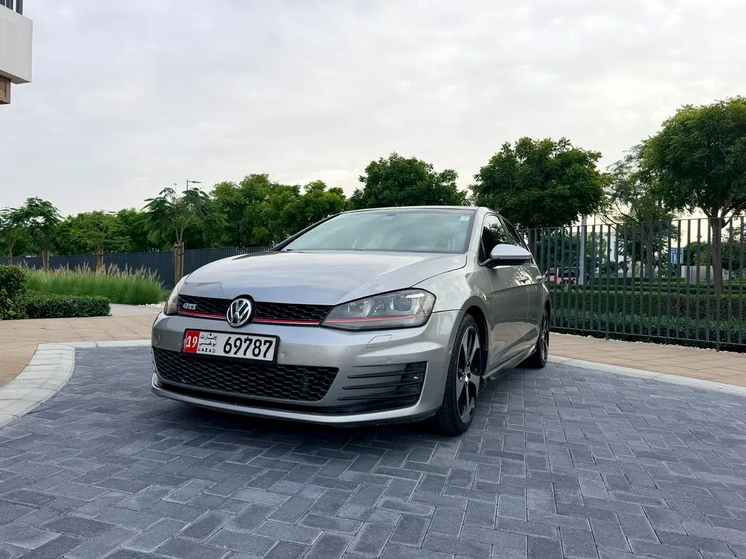 Volkswagen Golf 2017 — photo 1 of 15
