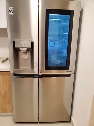 Lg insta view side by side refrigerator with water dispenser or ice maker