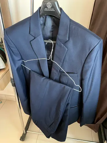 Navy blue suit M size (like new)
