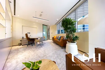 Furnished & Upgraded/ Terrace Access/ 3 Parkings