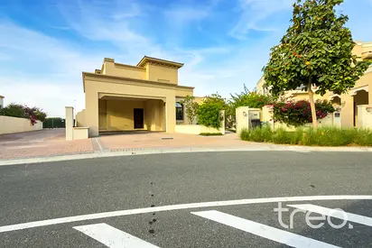 Spacious Landscaped Garden | Single Row