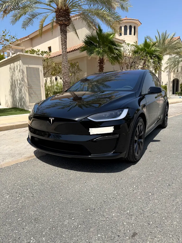Tesla Model X 2024 — photo 1 of 16