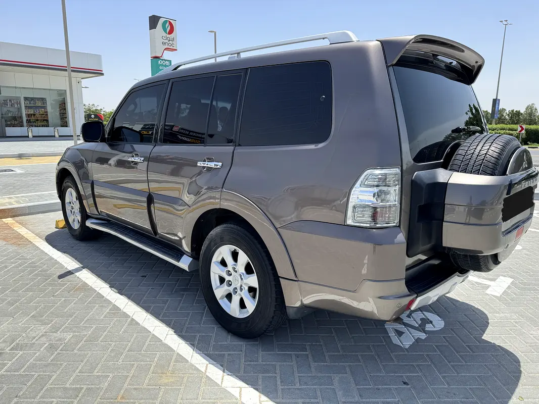Mitsubishi Pajero 2011 — photo 1 of 18