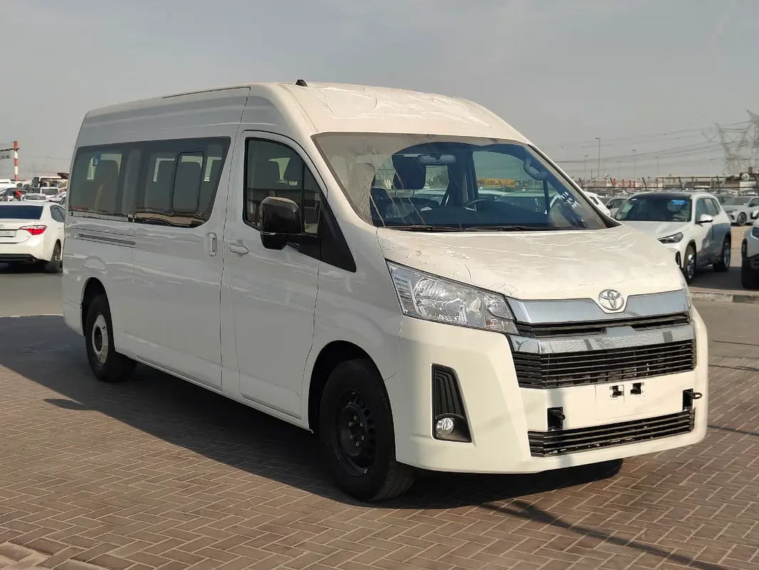 Toyota Hiace 2026 — photo 1 of 19