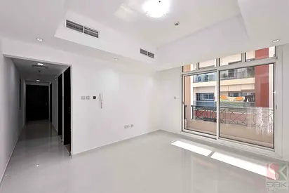 One Month Rent Free-Spacious 2 BR Flat