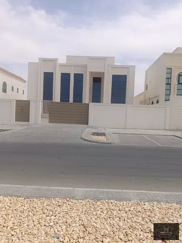 للإيجار في مدينة الرياض فيلا مستقلة موقع متميز قريبة من جميع الخدمات تشطيبات سوبر ديلوكس