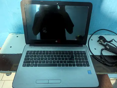 Used HP i3 , 5th gen,  original.    Only dot on screen