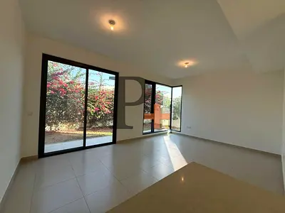 Single row corner unit | On the green belt | Vacant