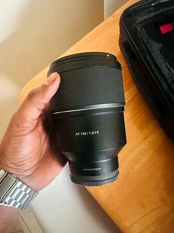 Samyang AF 135mm f/1.8 Full Frame Lens (E-mount) - Excellent Condition with box for sony