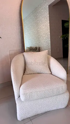 🛋️ Minimalist Single Couch – Like New (Home R Us)