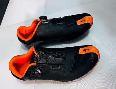 350 AED - Specialized Cleats Shoes - Size EU 43 (US 9.6) Original Price 850 AED