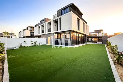 LARGE PLOT | QUIET LOCATION | RARE SINGLE ROW |