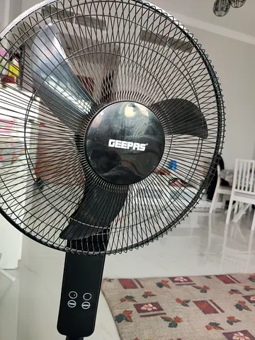 Geepas Pedestal Fan - Working Standing Oscillating Fan