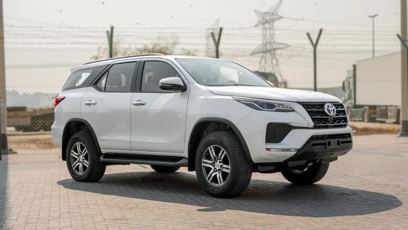 Toyota Fortuner 2026 — photo 1 of 20