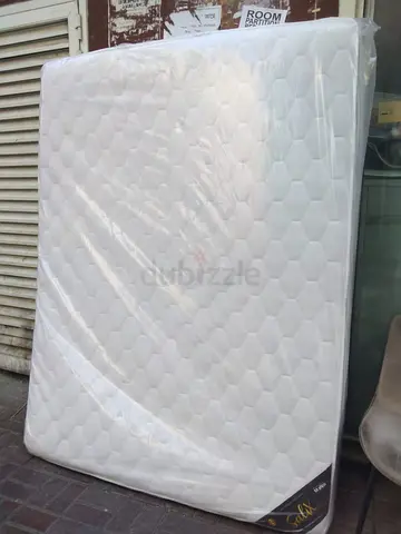 160x200cm super Queen size mattress.  Same day delivery available