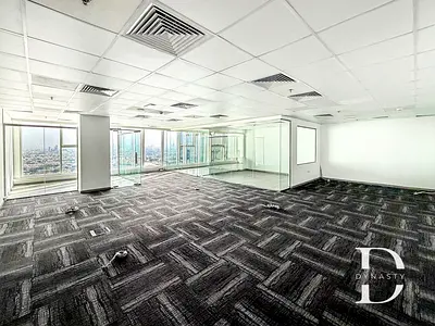 VACANT | 3 PARKINGS | FITTED | CLOSE TO METRO