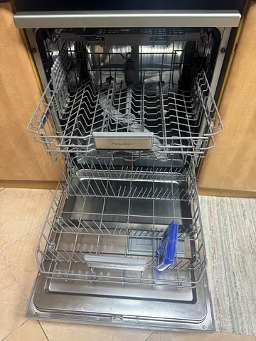 Built-in Stainless Steel Dishwasher (Good Working Condition)