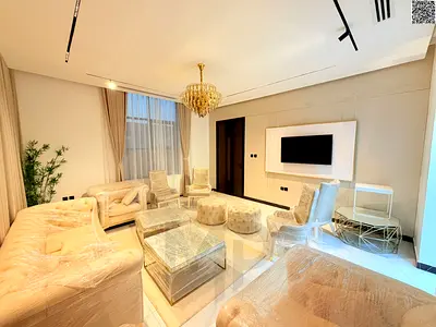 **اسكن اليوم فوراً | فيلا فاخرة مفروشة بالكامل على شارع محمد بن زايد – مقابل جميع الخدمات