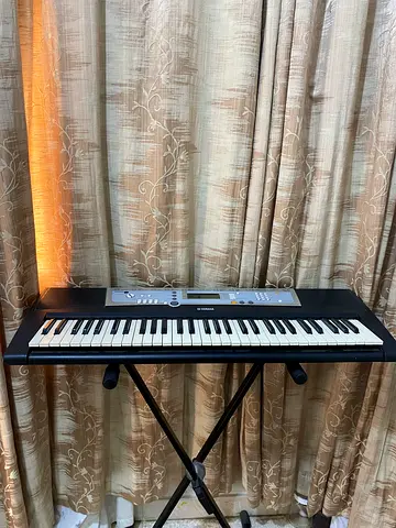 Yamaha Digital Keyboard with Stand - 61 Keys