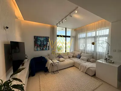 Furnished | Premium Upgraded | Single Row | Close Kitchen