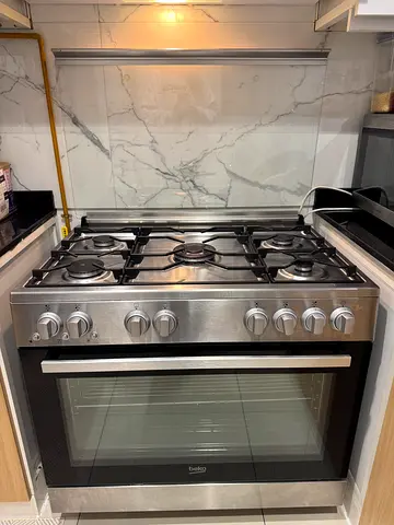 Stainless Steel 5-Burner Gas Cooker with Oven (Good Condition)