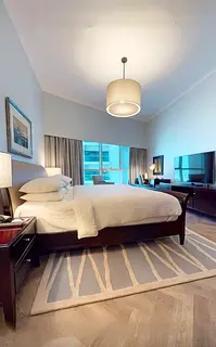 Only 4.5k AED for Luxury Master Room| 5-Star Hotel Apartment | Marina Walk
 Room for Rent + Kitchen