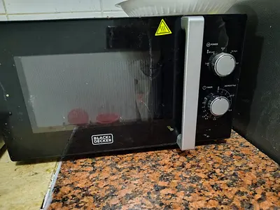 Black  Decker Countertop Microwave - Good Working Condition
