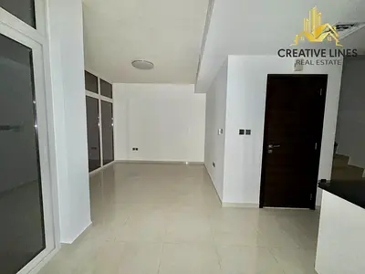Well Maintained | Mid corner | Yearly Lease | Ready to Move
