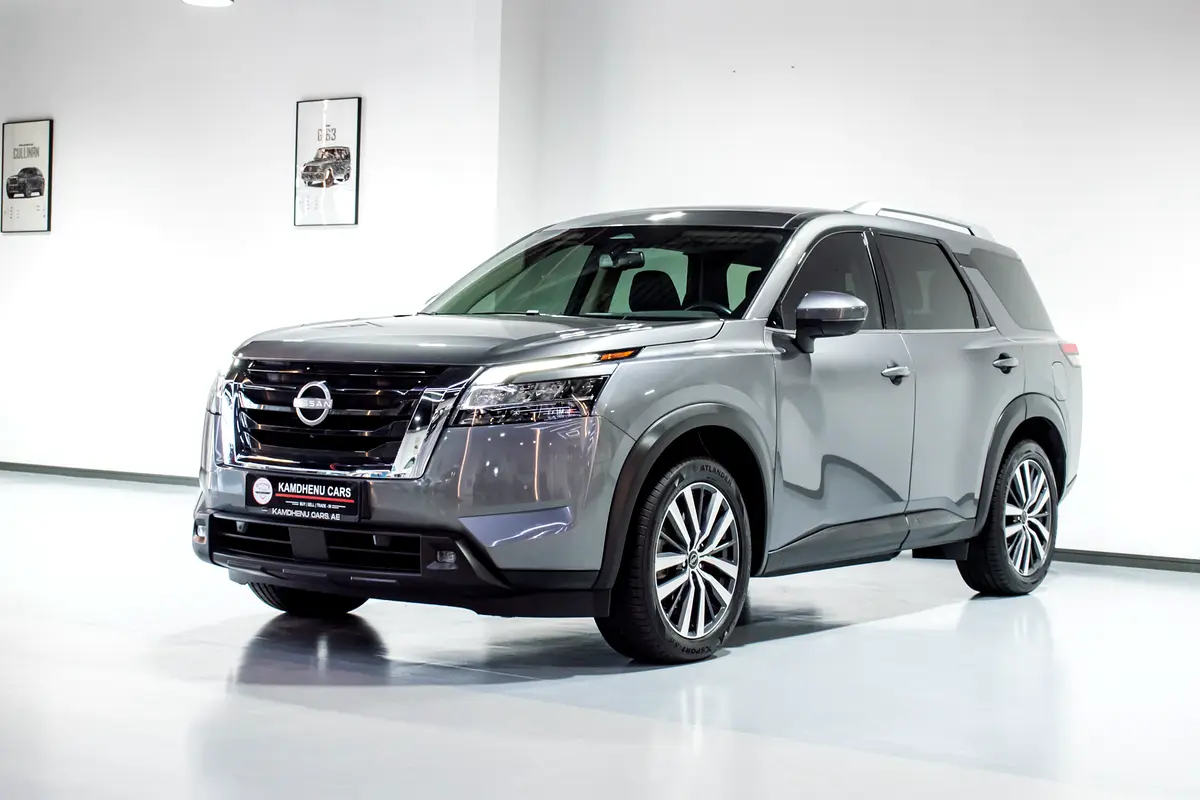 Nissan Pathfinder 2022 — photo 1 of 19