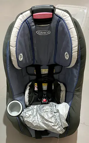Graco adjustable car seat (3-12yrs) with heat protection cover for sale
