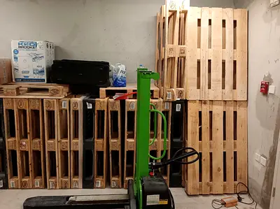 Wooden Shipping Pallets - Used Stack (Multiple Units)