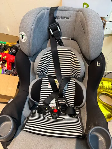 Good condition convertible child car seat with cup holders (gray/striped)