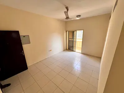 غرفة وصالة للإيجار السنوي في منطقة المويهات بموقع مميز قريب من الأكاديمية، يتميز بسهولة الوصول إلى دبي والشارقة عبر الطرق الرئيسية، مما يجعله خياراً م