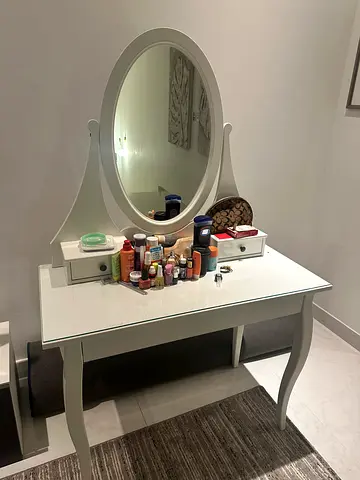 HEMNES IKEA
White Dressing Table with Oval Mirror