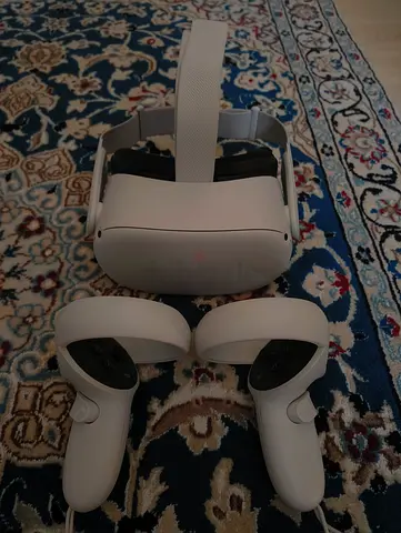 Meta Quest 2 VR Headset with Controllers 128 GB - Nice Condition