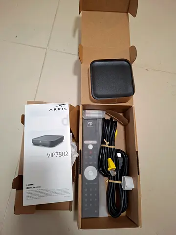 Arris VIP7802 Cable TV Set-Top Box with Remote and Cables (Good Condition)
