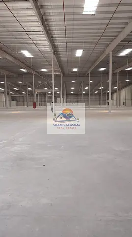 مستودع للايجار مساحة ضخمة 95,000 قدم
