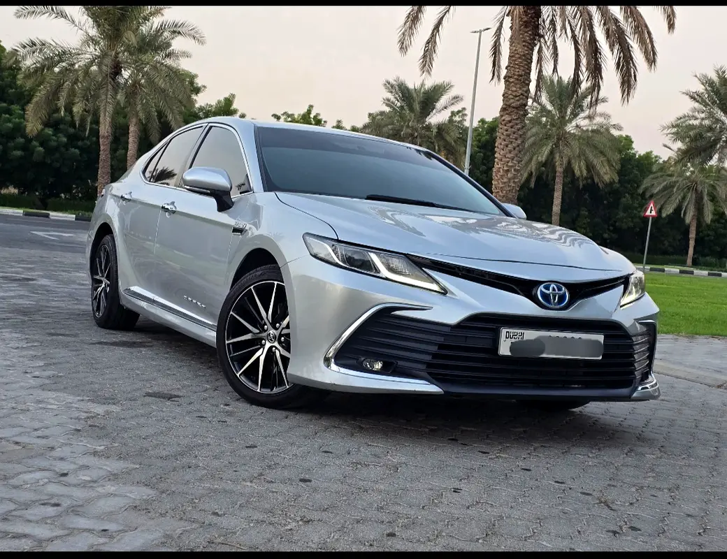Toyota Camry 2020 — photo 1 of 13