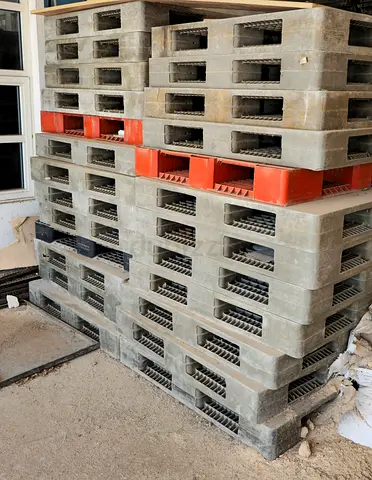 Plastic Pallets Used 22 Pices 43x43