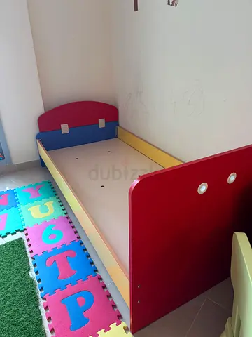 2 kids beds frames