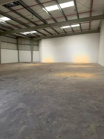 4600 sq ft warehouse for commercial use prime location at Al Quoz ind 4 @ 65 per sq ft