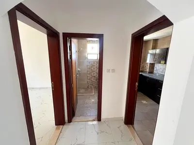 اجمل واجد شقه بسعر مميز _ بلكونه باطلاله _ سكن عائلات_مدخل البناية من اجمل ما يكون_صرف صحي مجاني_نظام التكييف والتبريد مركزي_صيانه علي المالك
