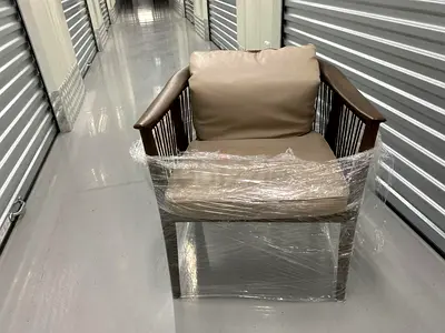 Poltrona Frau: Viola Small Armchair with leather upholstery