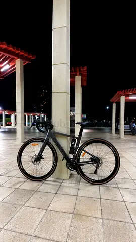 Aluminum road bike with carbon wheel set and shimano gear set