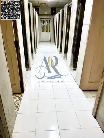 معسكر عمال متكامل للإيجار في الشارقة – منطقة الصجعة، موقع مميز وسهل الوصول، مناسب للشركات الباحثة عن سكن منظم ومجهز للعمال مع جاهزية فورية للسكن.