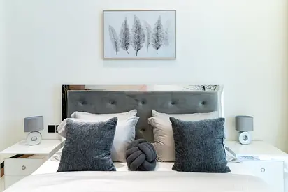 1BR in Trillionaire Residences near Downtown