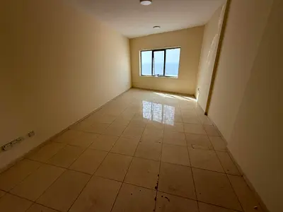 3 غرف و صاله - صف اول كورنيش - اطلاله بحريه على كورنيش عجمان - مساحه ممتازه