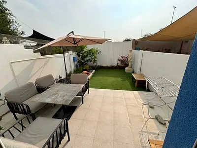 SPACIOUS SINGLE ROW 3BR VILLA BIG GARDEN BOOK NOW