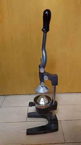 Manual juice maiker