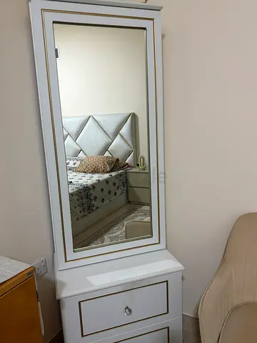Bed with 2 sides tables and Dressing table